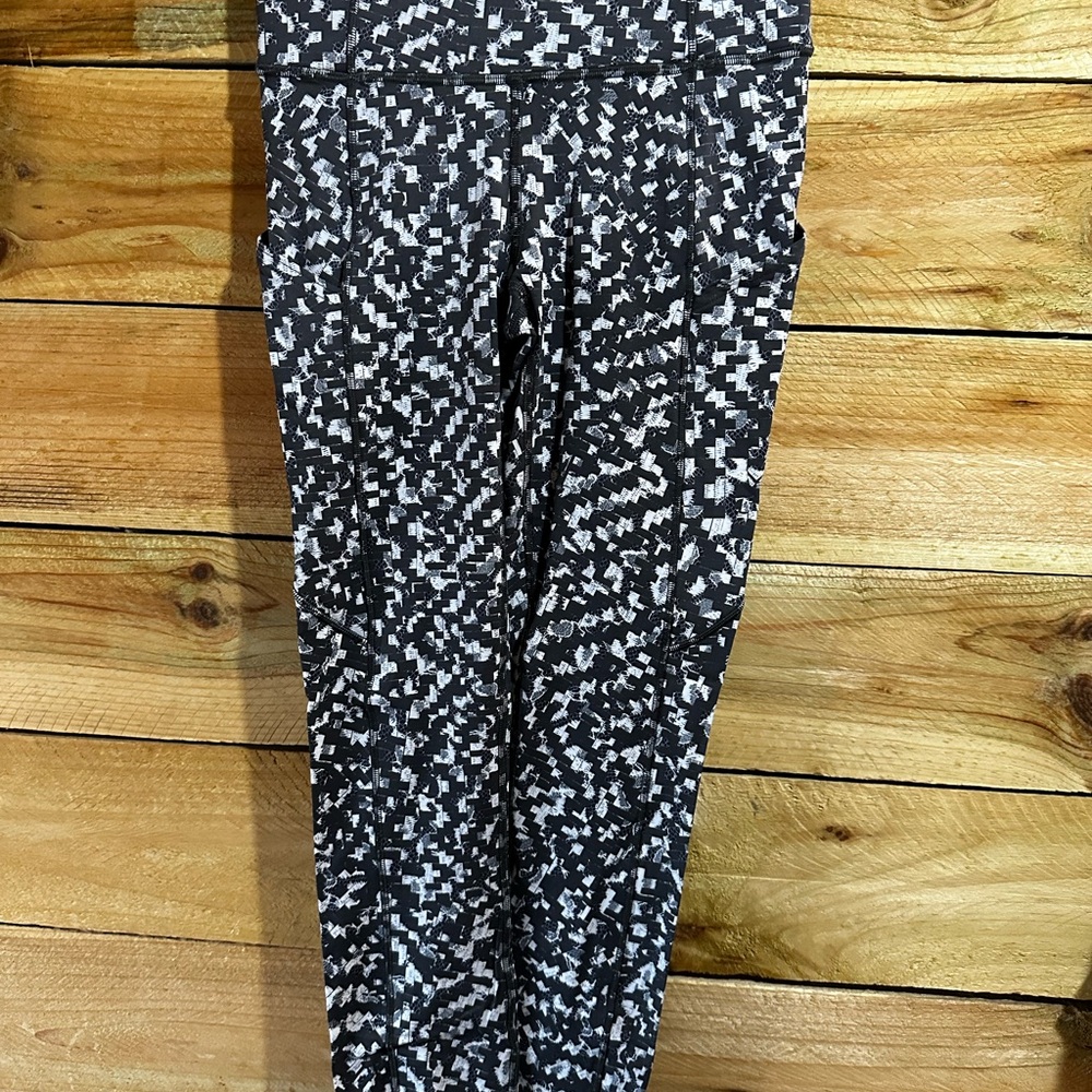 Lululemon Athletica Monochrome Checkered Leggings size 4